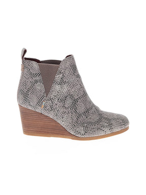 1 shoe size - 8