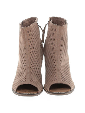 2 shoe size - 9 1/2