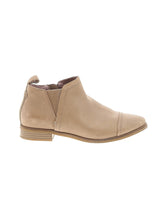 1 shoe size - 8