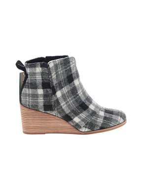 1 shoe size - 9