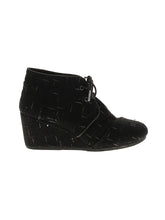 1 shoe size - 9