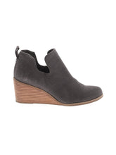 1 shoe size - 8