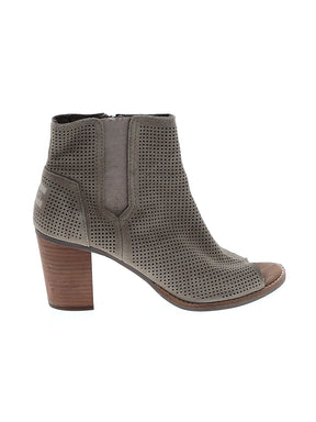 1 shoe size - 9