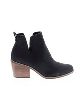 1 shoe size - 8 1/2