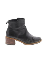 1 shoe size - 8 1/2