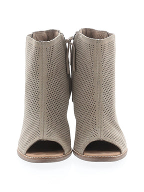 2 shoe size - 9 1/2