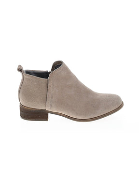 1 shoe size - 7 1/2