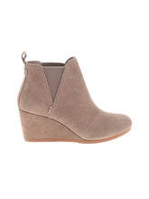 1 shoe size - 7 1/2