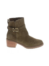 1 shoe size - 9