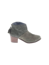 1 shoe size - 7 1/2