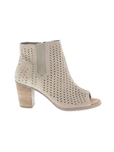 1 shoe size - 9