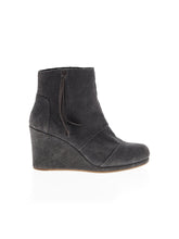 1 shoe size - 8