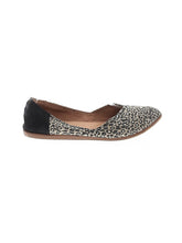 1 shoe size - 8
